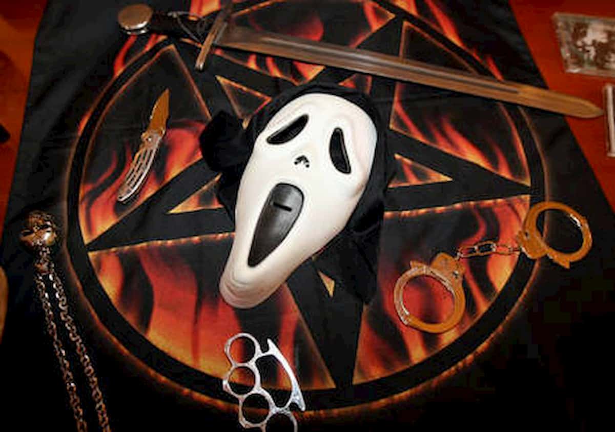 Napoli, anziana madre denuncia: "Mia figlia nelle mani di una setta satanica, si sono presi 316mila euro"