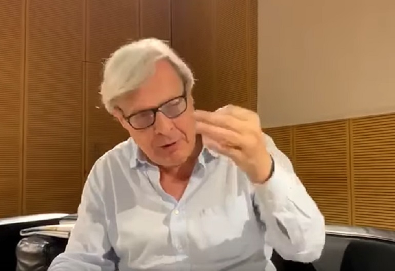 Sgarbi difende Mario Balotelli: "Scooter in acqua? Un'opera d'arte"