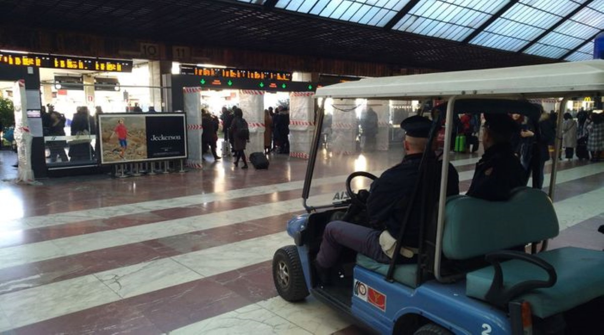 Firenze, crolla pensilina della stazione