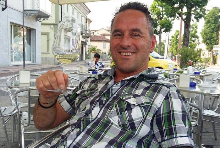 La Morra, si schianta contro un trattore in sella alla sua moto: Stefano Usino muore a 44 anni