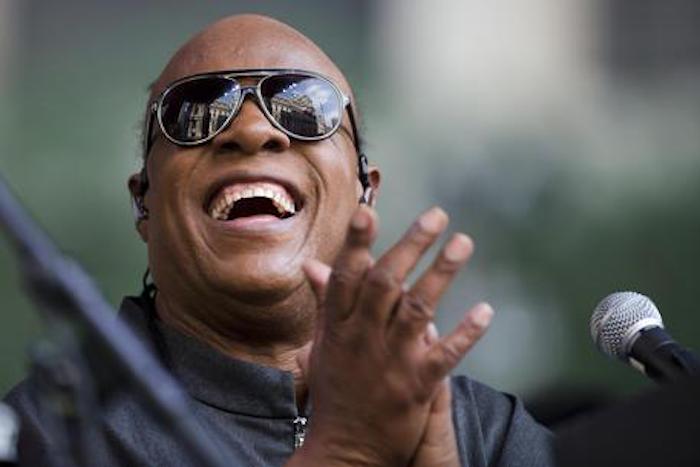 Stevie Wonder, annuncio choc al concerto: "Subirò un trapianto di rene"