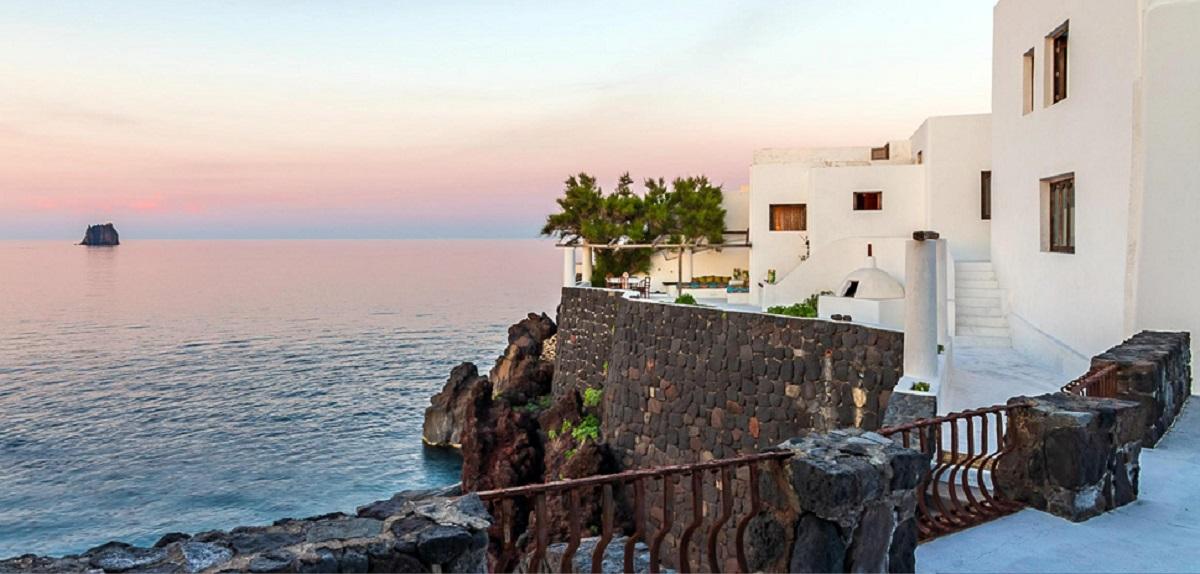 Dolce & Gabbana, in vendita la villa a Stromboli. Ma è giallo sul prezzo