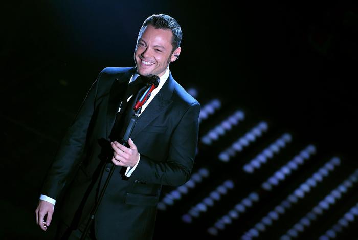 Tiziano Ferro si è sposato a Sabaudia. Dagospia: "Il marito è Victor, un americano più grande"