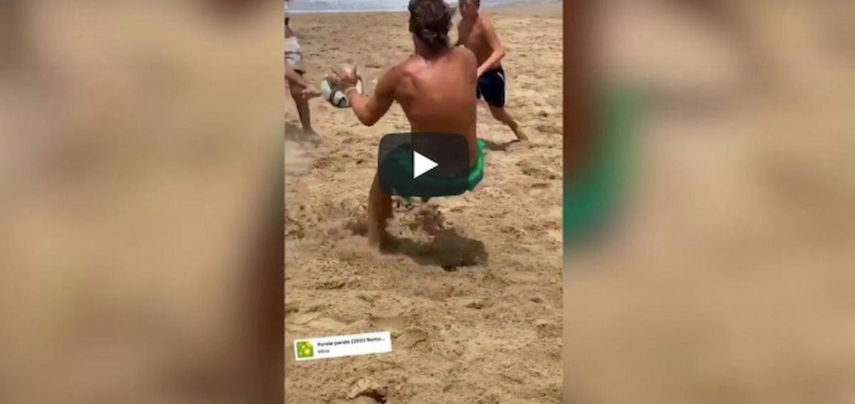Totti portiere parate spiaggia video youtube