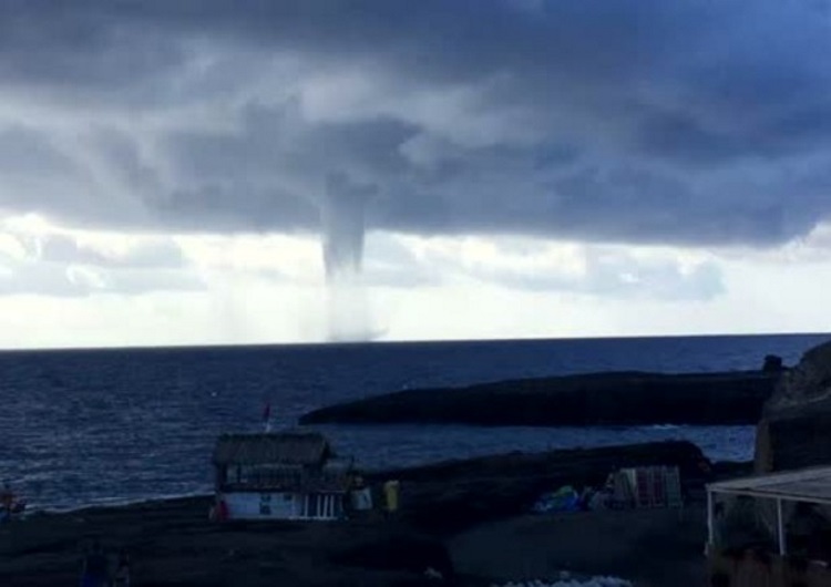Tromba d'aria su Ischia