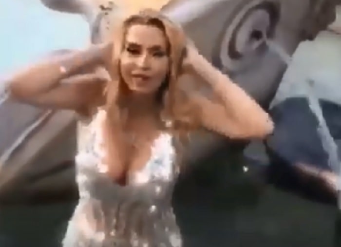 valeria marini bagno barcaccia roma