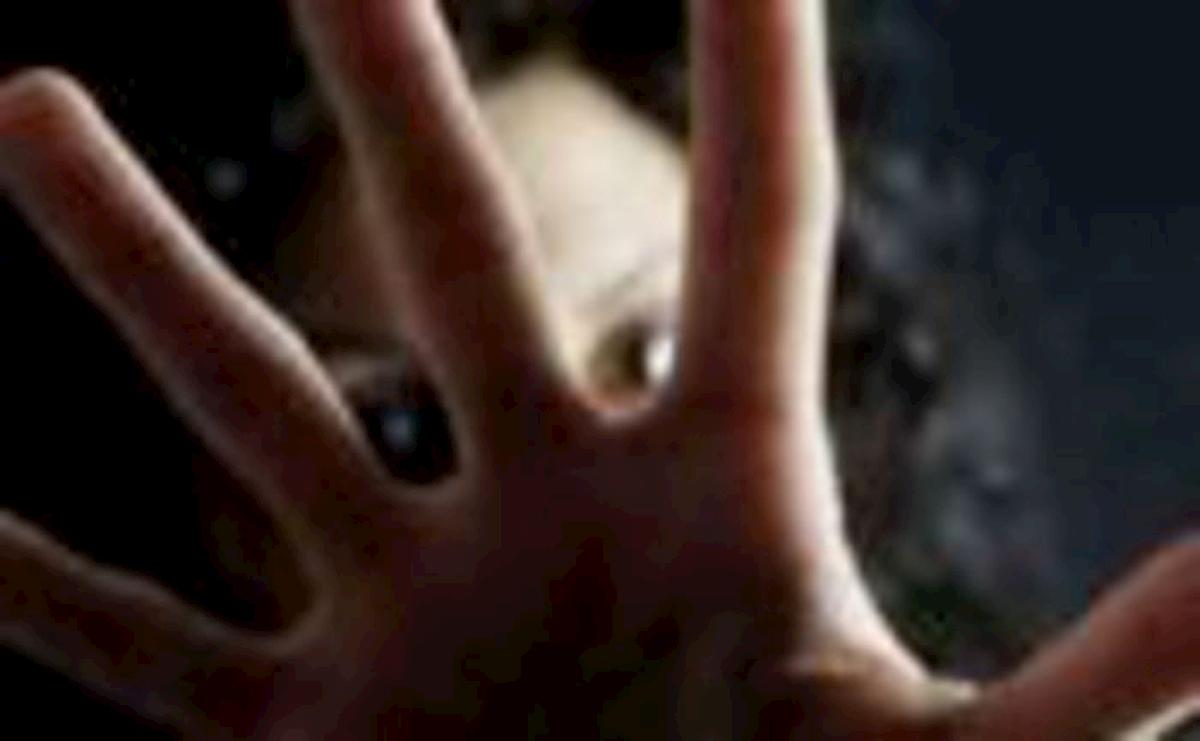 Albignasego, accoltella la ex e se stesso