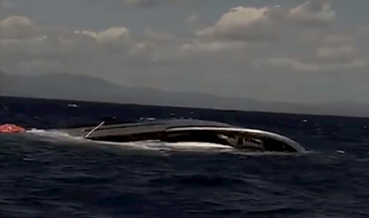 Yacht di 25 metri affonda a Villasimius: salvate sei persone VIDEO