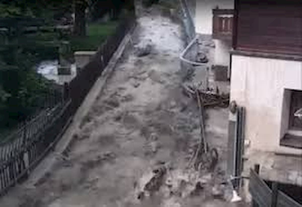 Zermatt sotto l'acqua ma non piove: si è sciolto il ghiacciaio del Cervino