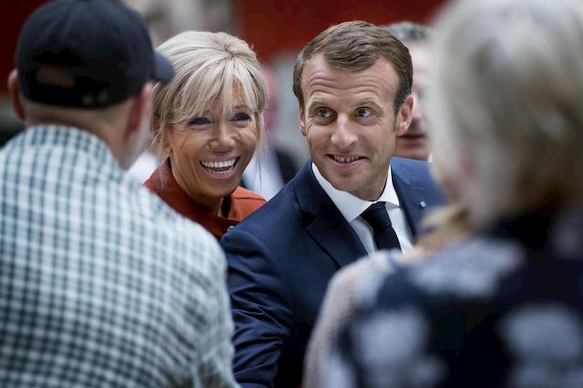 Brigitte Macron si è sottoposta ad intervento di chirurgia plastica