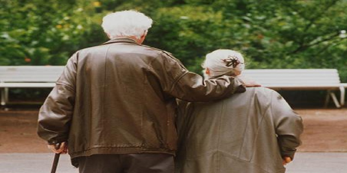 Una coppia di anziani