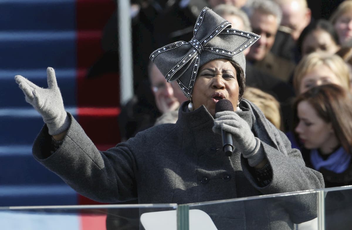 Obama contro eredi Aretha Franklin: l'ex presidente reclama un cappello