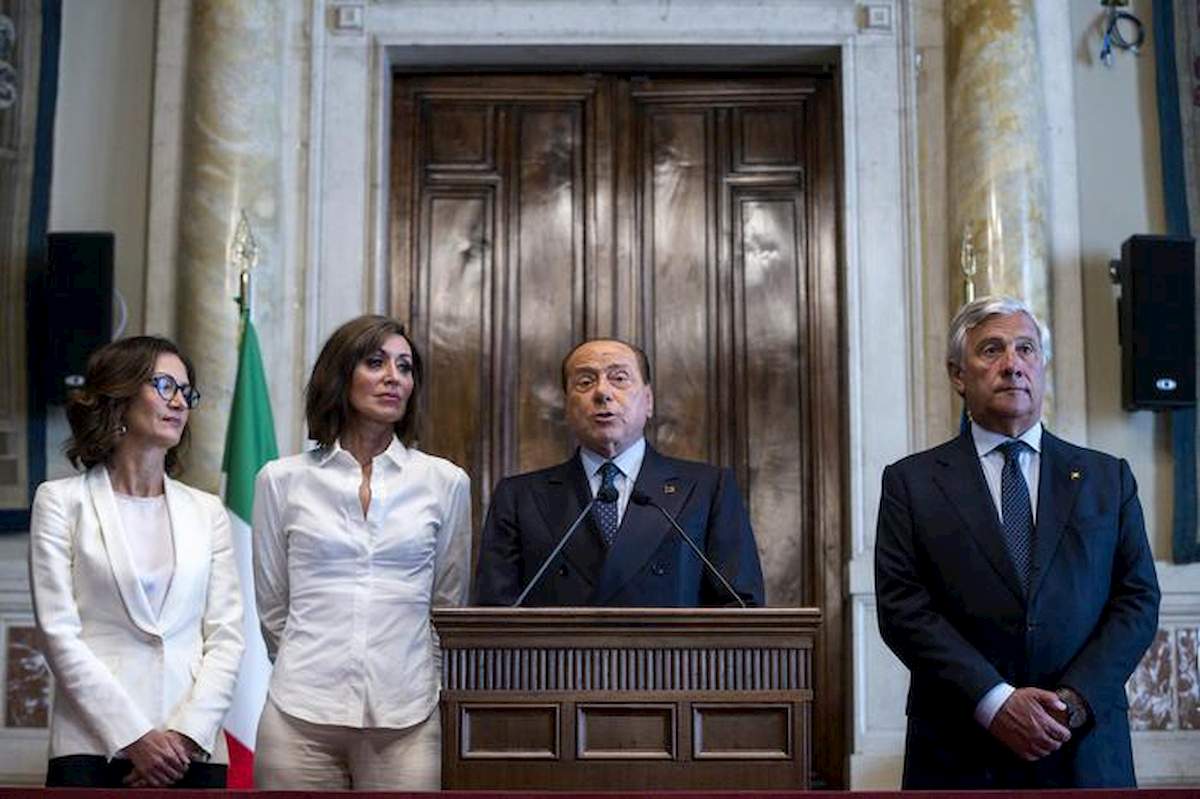 Berlusconi: "La Lega ha consegnato l'Italia alla sinistra"