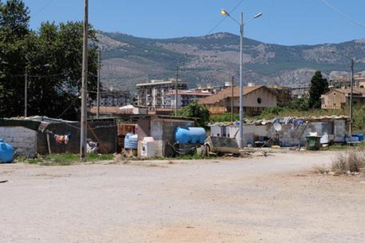 Caerano San Marco, sindaco chiede ai nomadi di lasciare il campo. Pestato a sangue