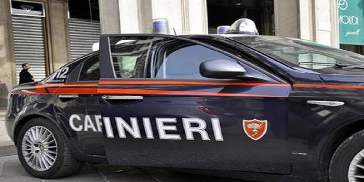 Una volante dei carabinieri