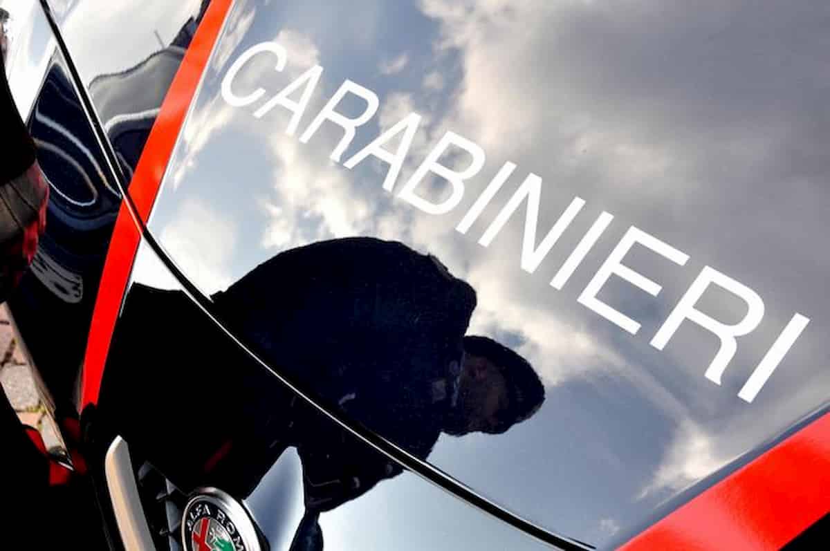 Poviglio (Reggio Emilia): genitori in vacanza, smura la cassaforte e spende tutto in slot e escort