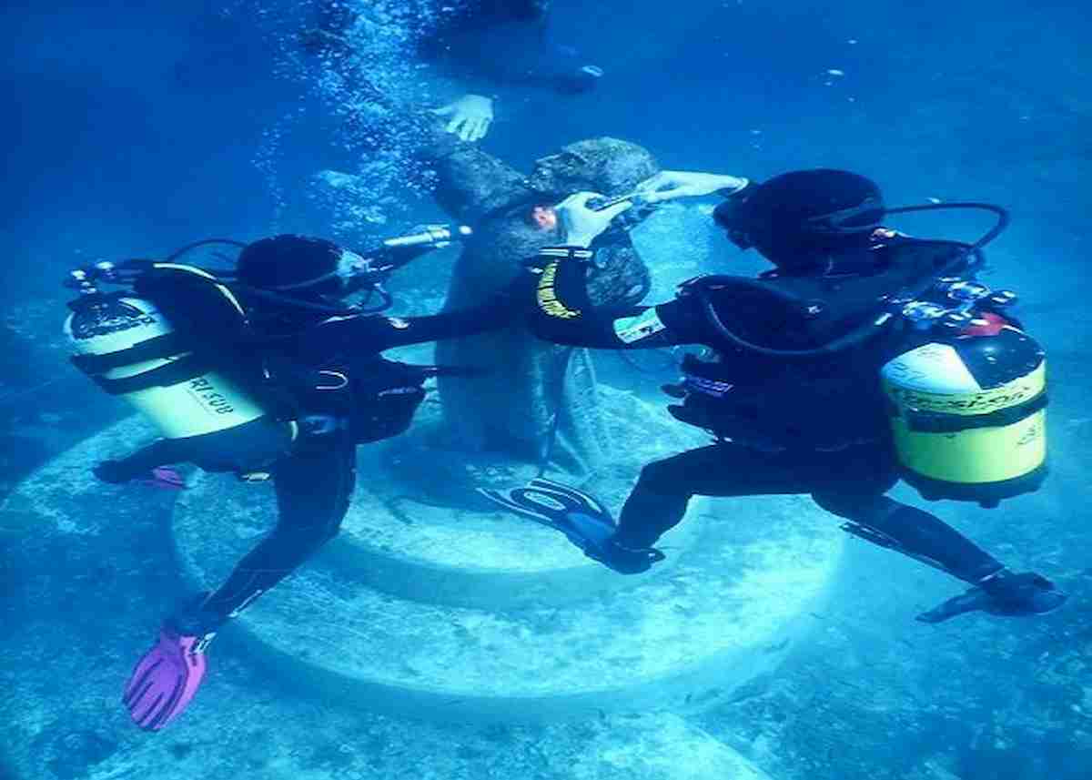 cristo ripulito dai sommozzatori