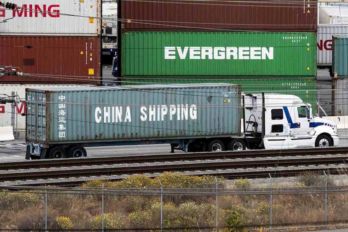 Trump annuncia dazi al 10% su 300 mld di import made in China