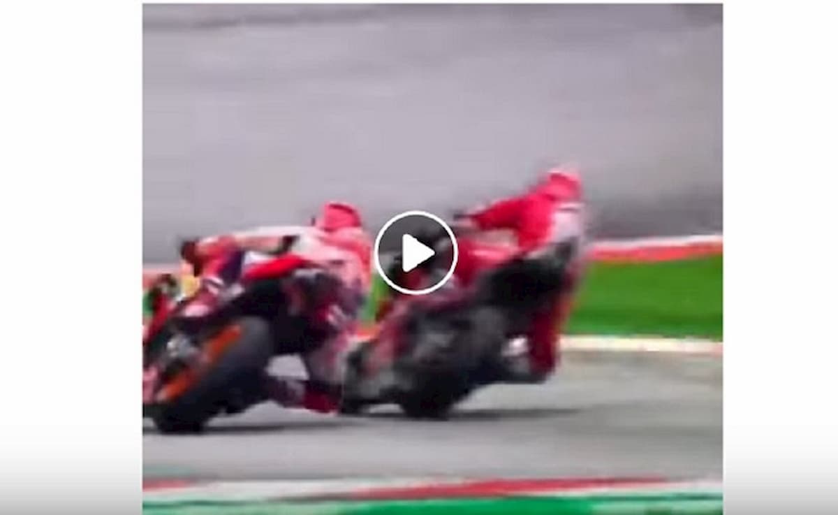 Andrea Dovizioso, il sorpasso su Marc Marquez all'ultima curva in Austria VIDEO