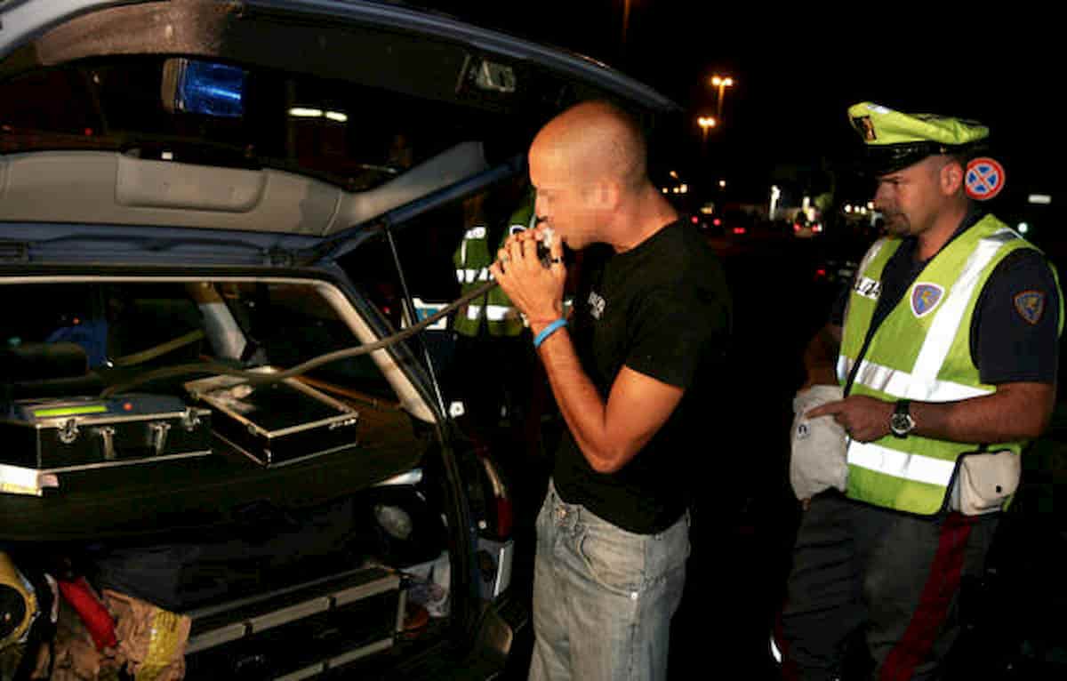 Verona: fermato ubriaco alla guida dell'auto, chiama il padre ma è ubriaco anche lui