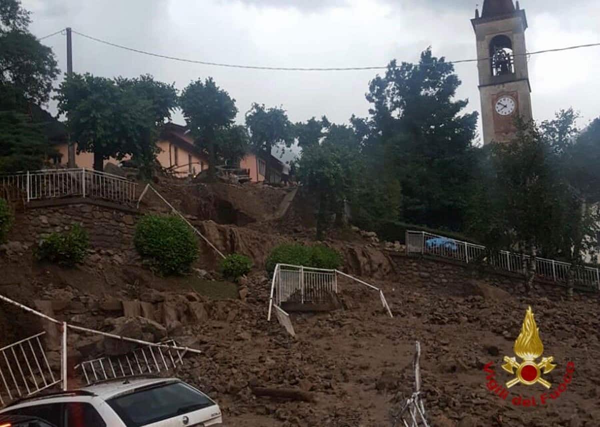 Casargo, esondazioni e frane per il maltempo: 200 persone sfollate, valanga di fango