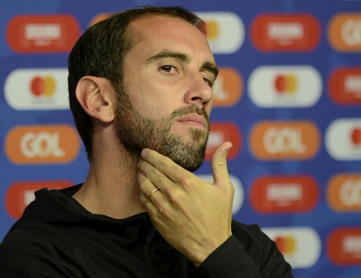 Inter, infortunio per Godin. Ironia su Twitter: "E' la legge di D'Ambrosio"