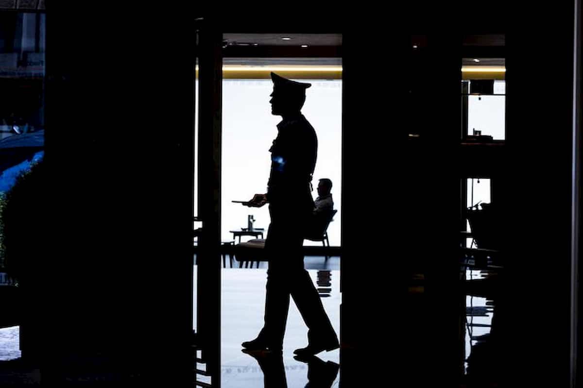 Ivrea, donna tenta di strangolare il compagno con un cappio. Fermata dai carabinieri