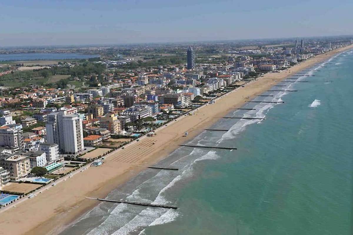 Jesolo, 15enne abusata sulla spiaggia: senegalese condannato a 3 anni e 4 mesi