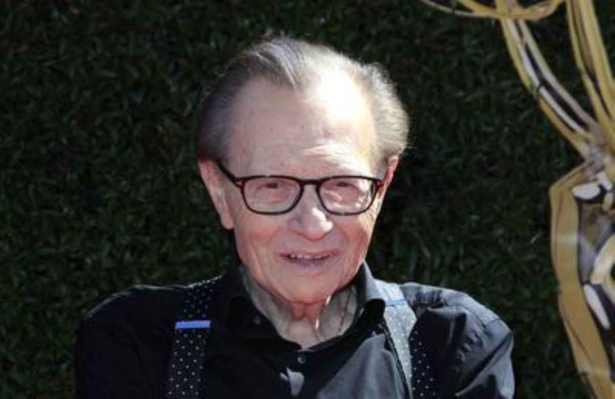 Larry King è morto a 87 anni per Covid: ha condotto il Larry King Live, uno più longevi talk show statunitensi
