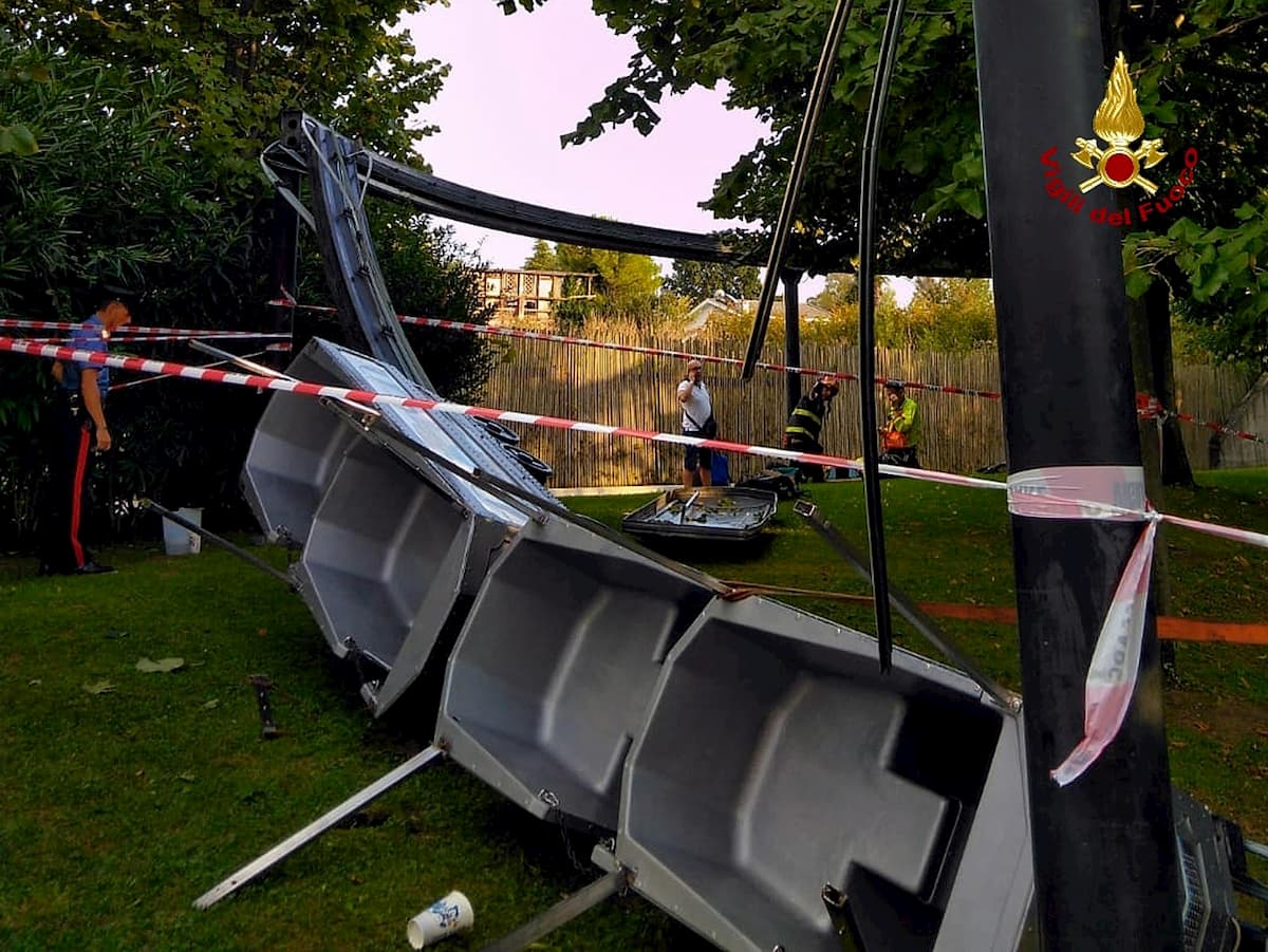 Il trenino rubaltatosi al Canevaworld