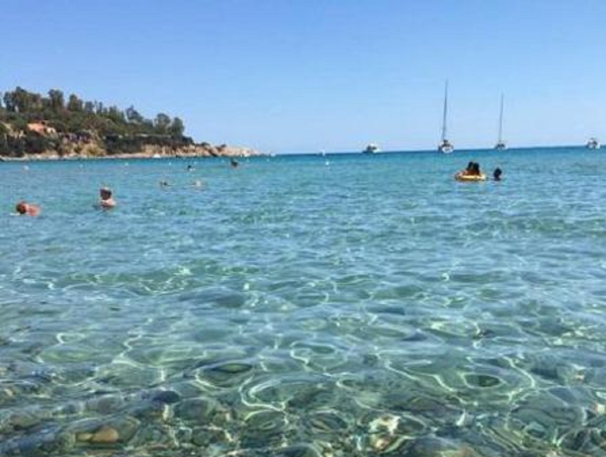 Cagliari, 72enne ha un malore mentre fa il bagno. Salvata da un finanziere