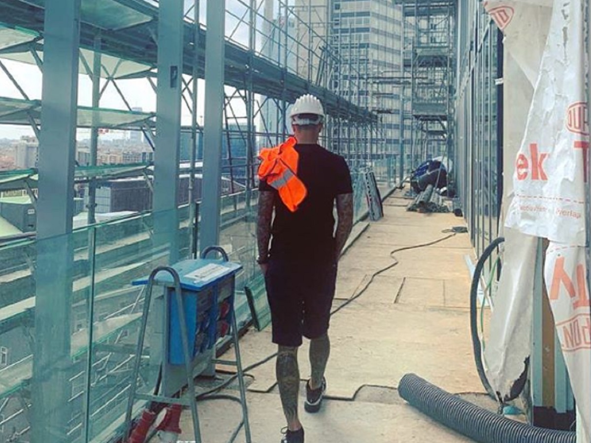 Mauro Icardi mostra la sua nuova casa a Milano