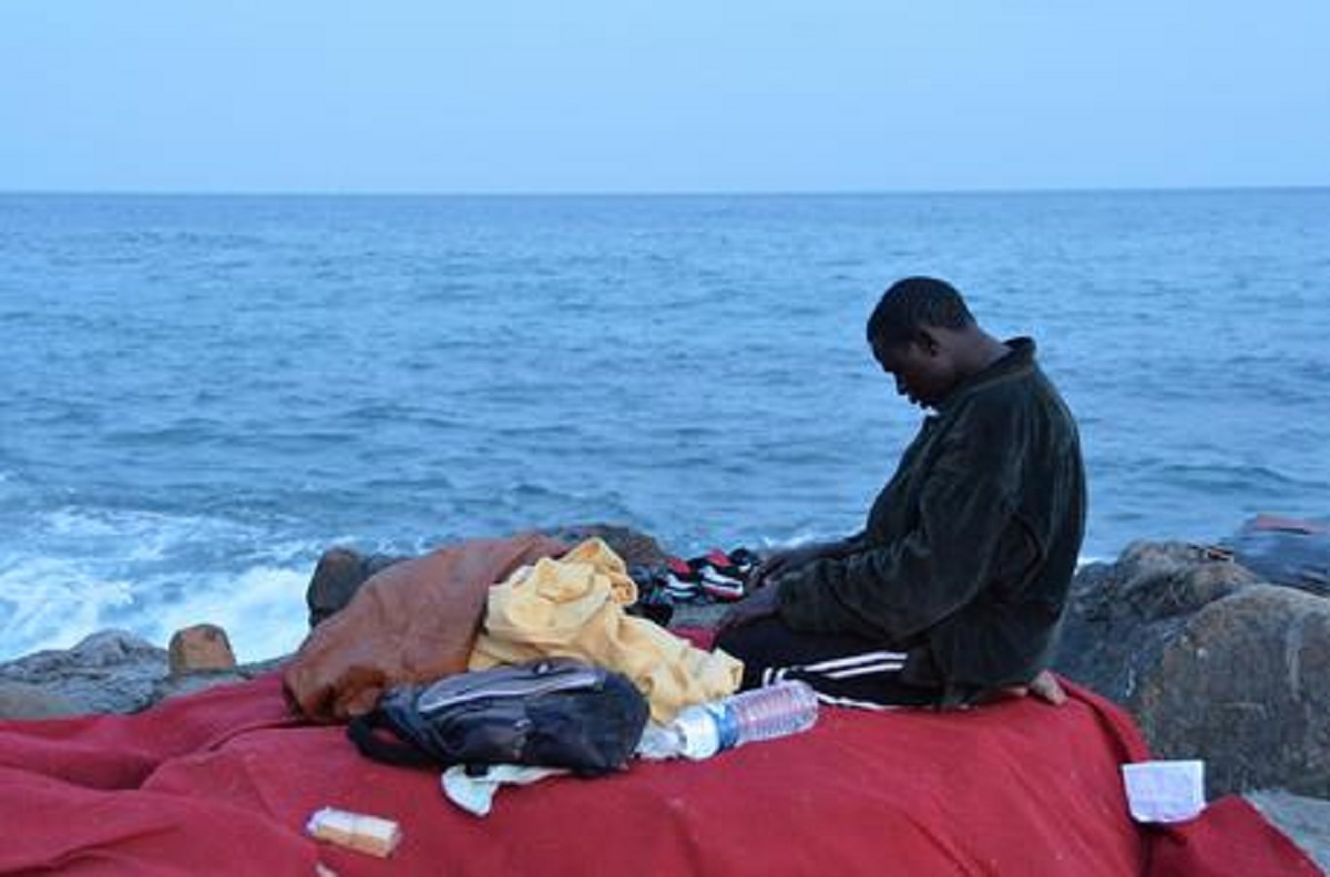 Ventimiglia: il sindaco chiude la fontana usata dai migranti per bere e lavarsi