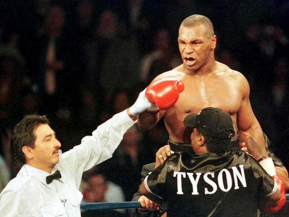 Mike Tyson racconta il trucco della pipì all'antidoping: "Usavo i miei figli..."