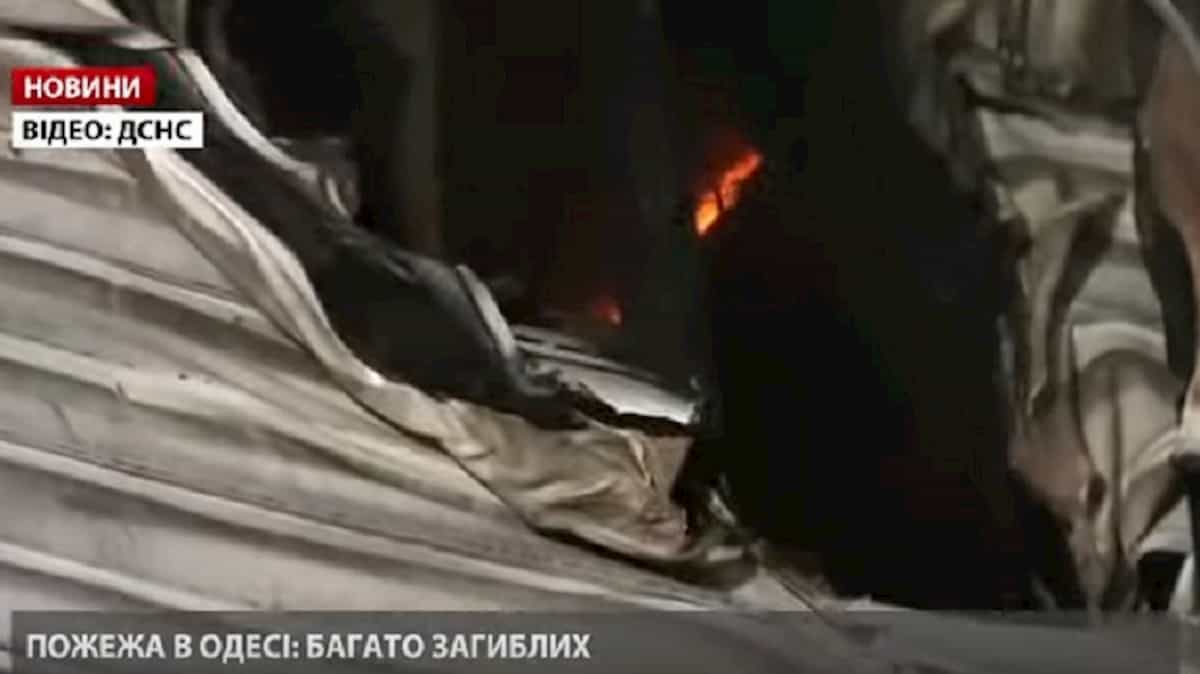 Odessa, incendio in albergo Tokyo Star: almeno 8 morti. L'hotel ha 273 stanze...