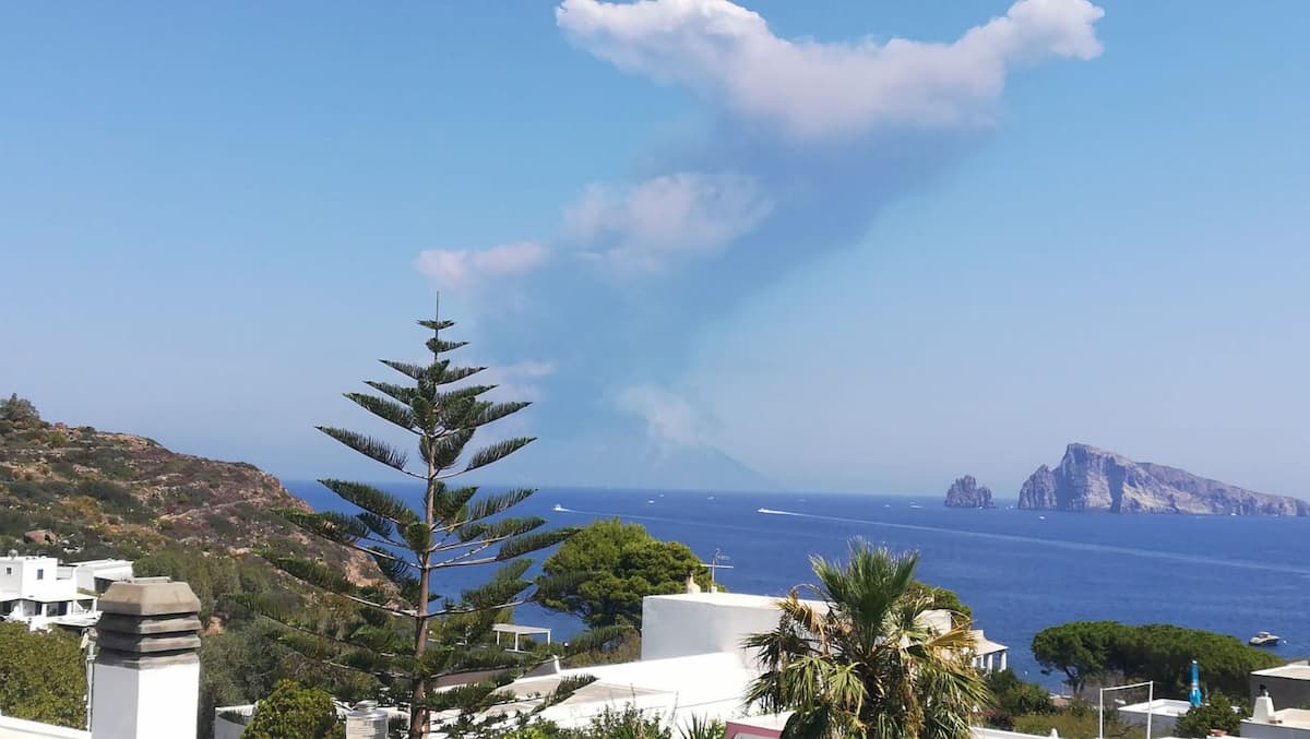 La colonna di fumo su Stromboli