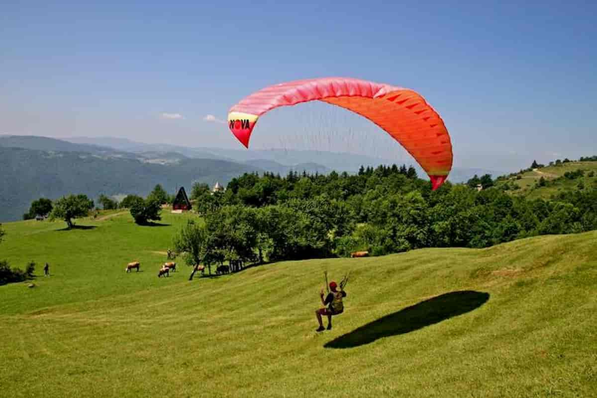 Parapendio precipita vicino Reggello (nel Valdarno fiorentino) a Ferragosto, un altro nel cadore