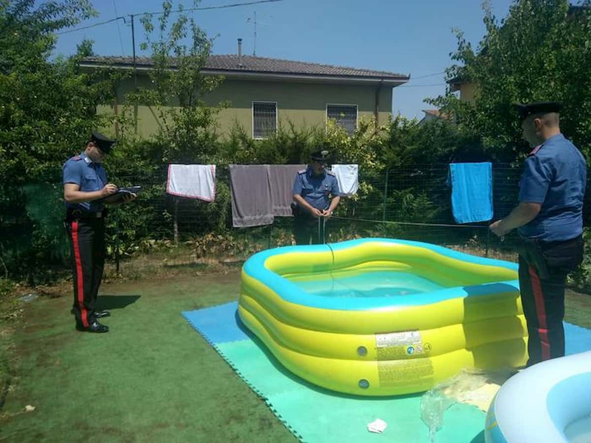 Torre del Lago, malore nella piscina gonfiabile in giardino: bimbo di 3 anni gravissimo