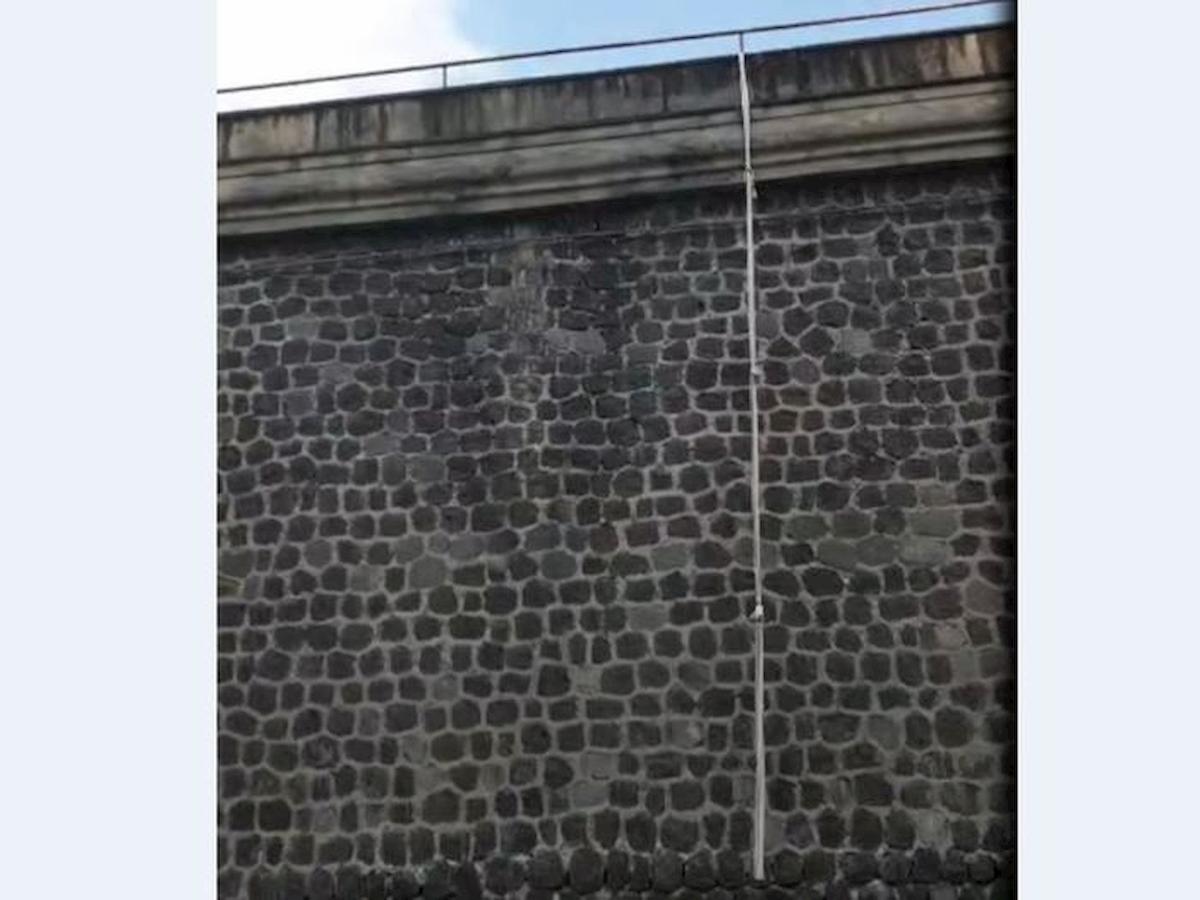 Detenuto evaso da Poggioreale, il cappellano: "Embé? E' scappato da condizioni disumane"