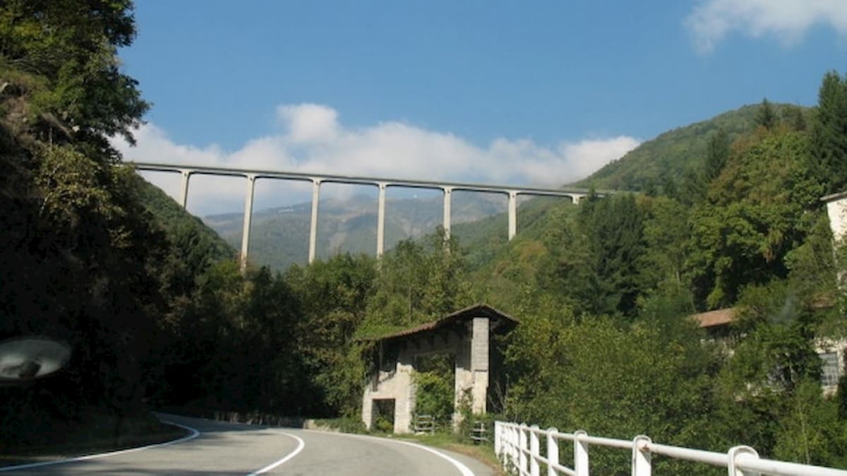 Monticiano, tenta il suicidio dal Ponte di Petriolo: salvata dalla Polizia