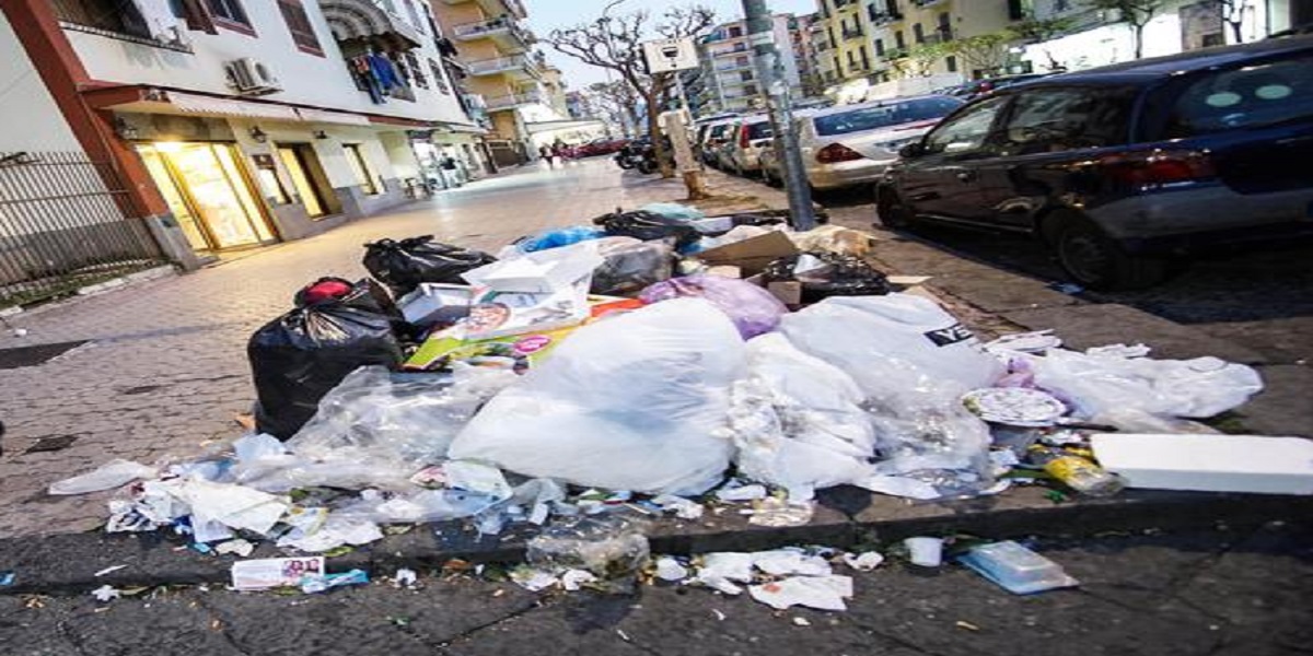Rifiuti per strada