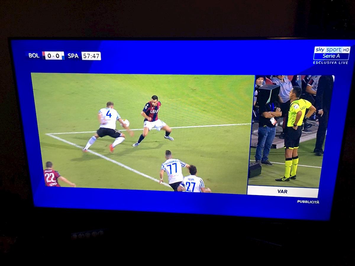 Rigore Bologna Spal var Cionek mano social furiosi decisione arbitro di bello