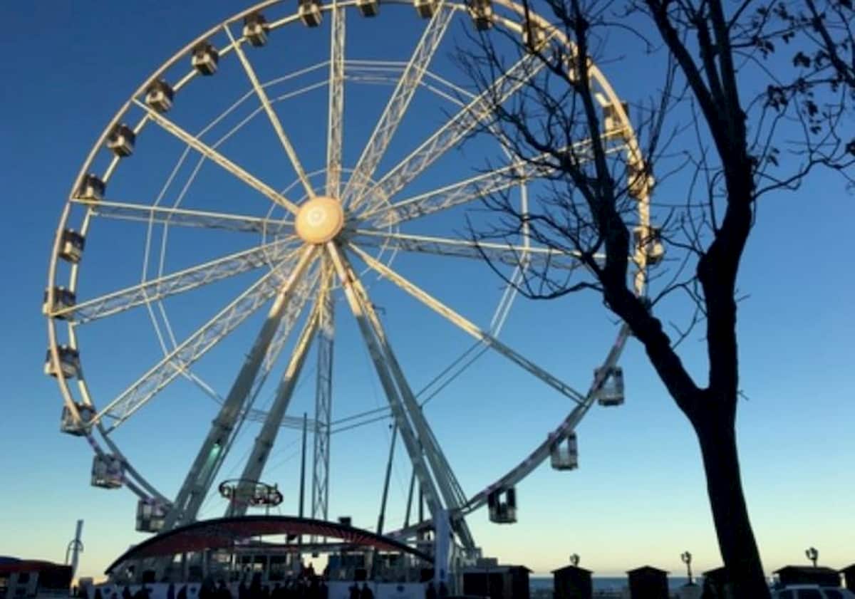 Genova, si lancia da ruota panoramica al Porto antico: morta una turista di 50 anni