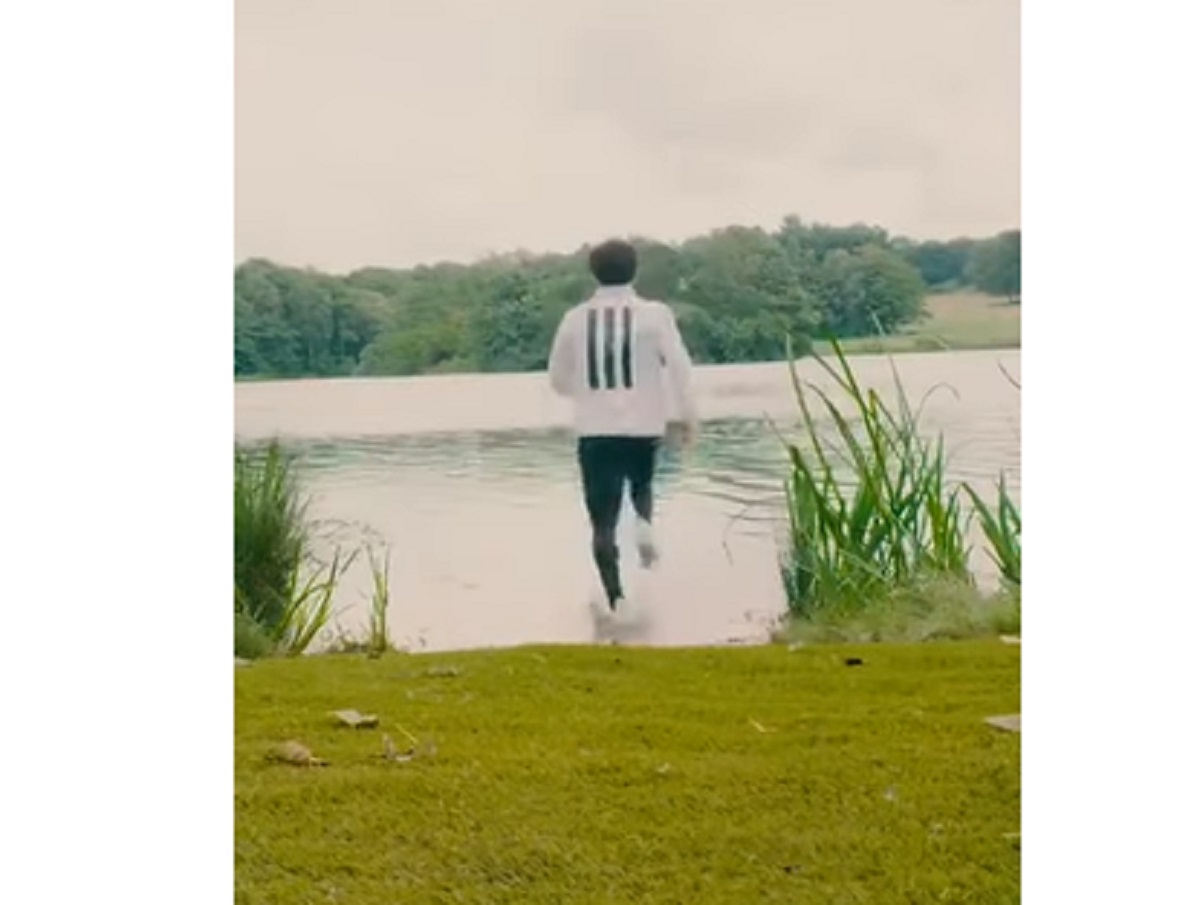 Salah corre... sull'acqua. Il video fa il giro del Web