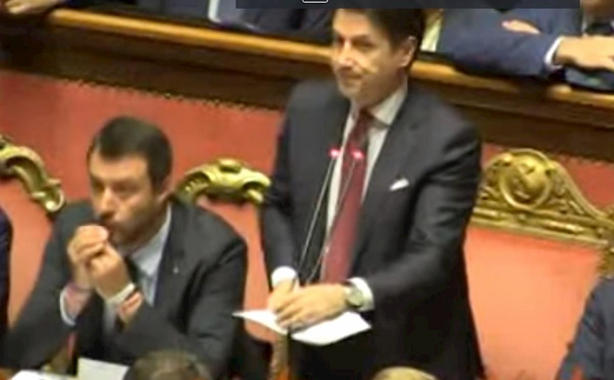 salvini bacia il rosario