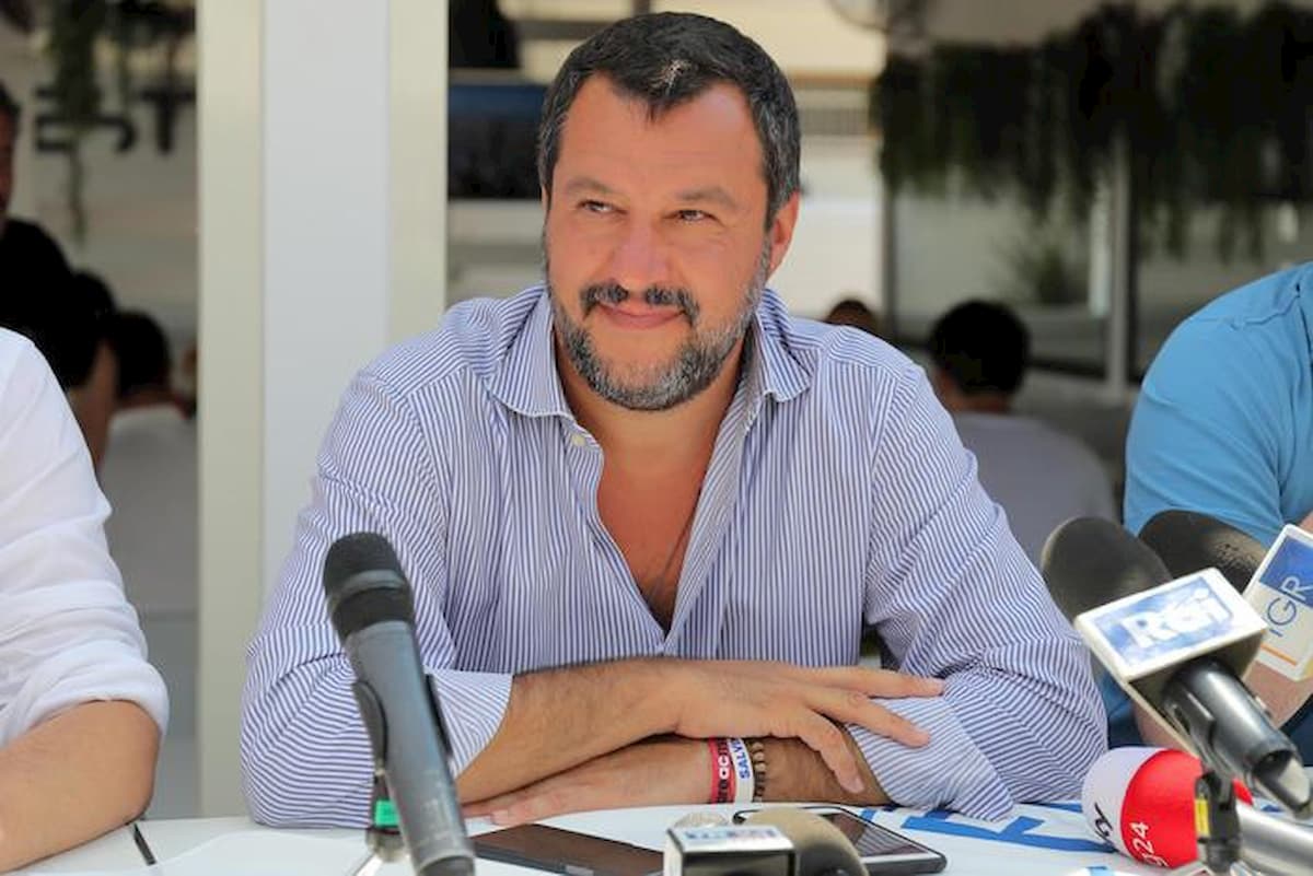 Salvini: “Merito un proiettile? Zingaraccia stai buona, che tra poco arriva la ruspa”