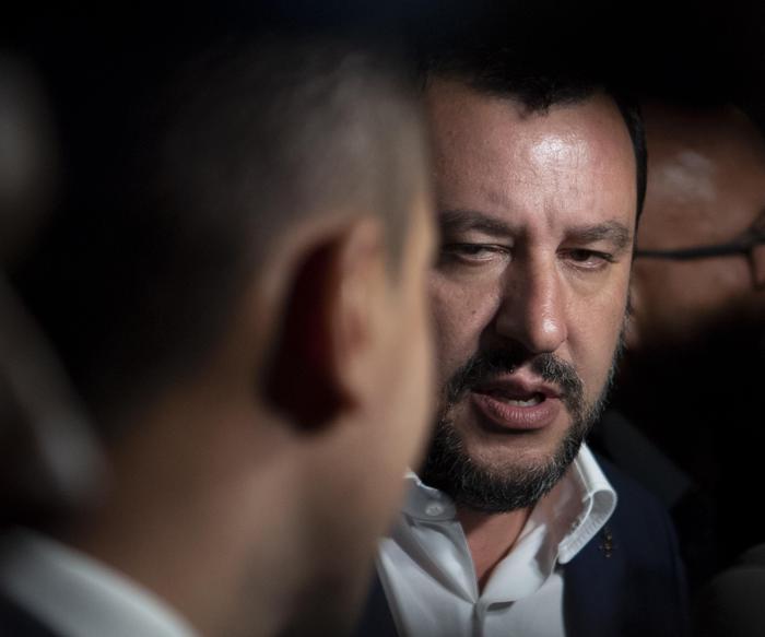 Salvini, dal costume da bagno alle braghe di tela, fra Conte, Trump e il Vaticano