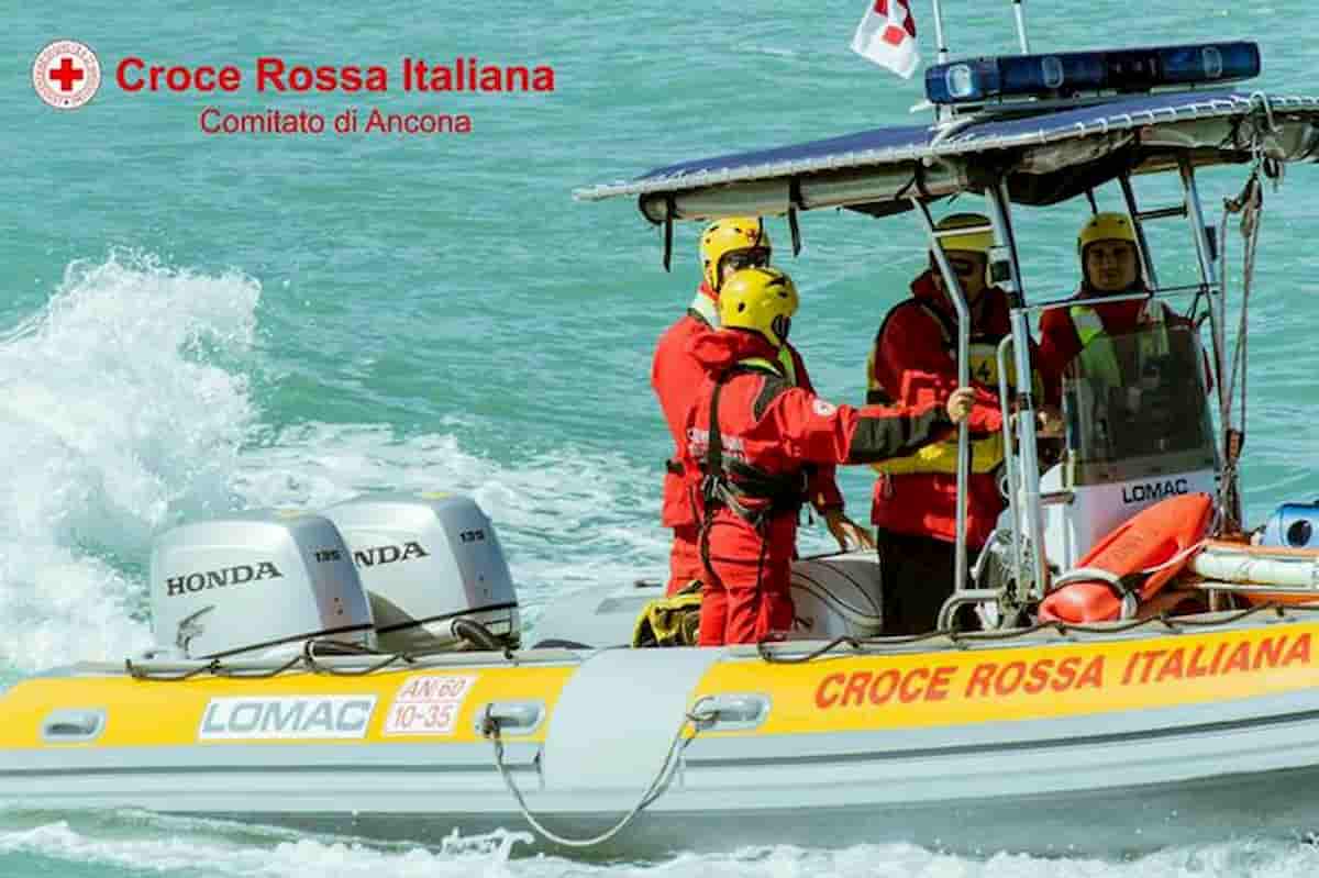 Sofia Perelli morta dopo un tuffo a Sirolo (Ancona): era finita contro gli scogli