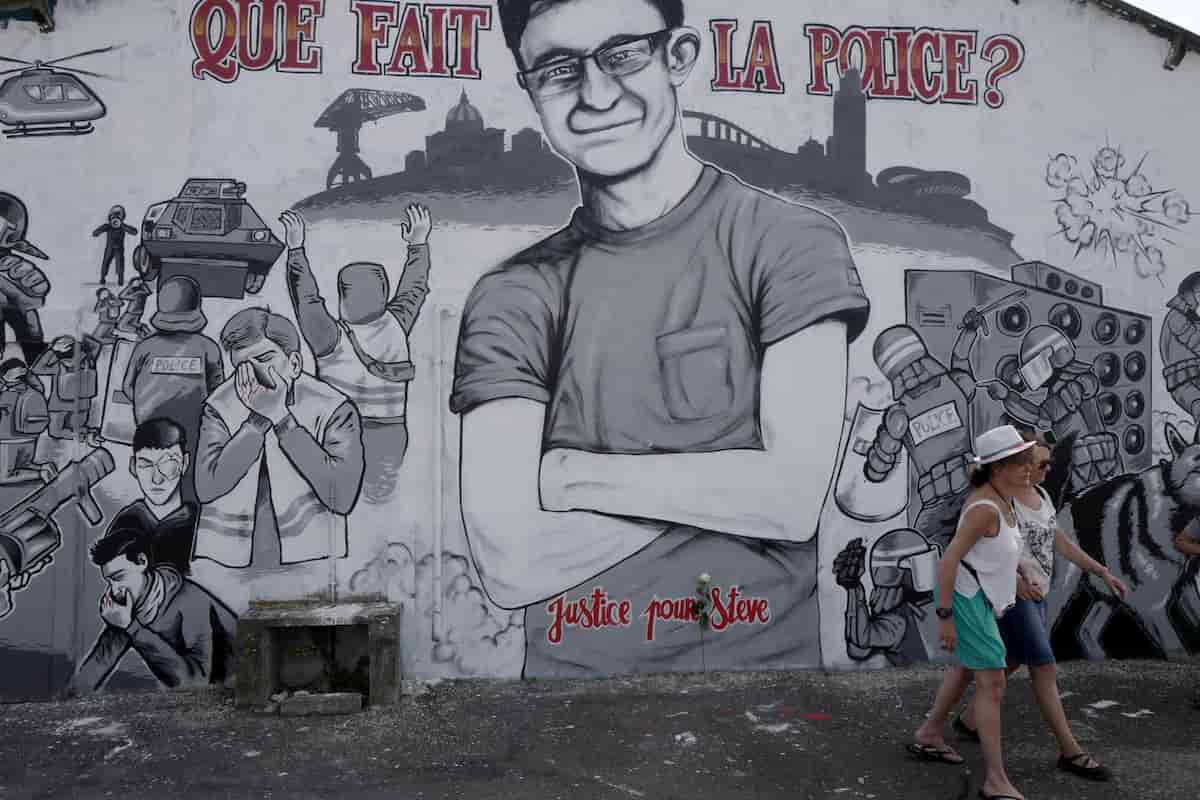 Emmanuel Macron blues: Benalla, il ritocco di Brigitte, il giovane morto nella Loira