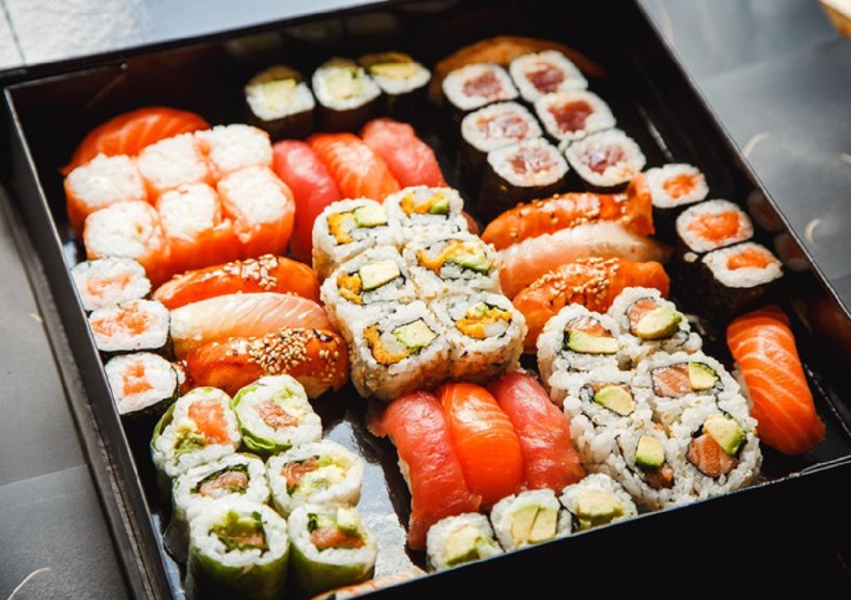 Foligno, ragazza mangia sushi da asporto e si sente male: è in rianimazione e combatte contro leptospirosi